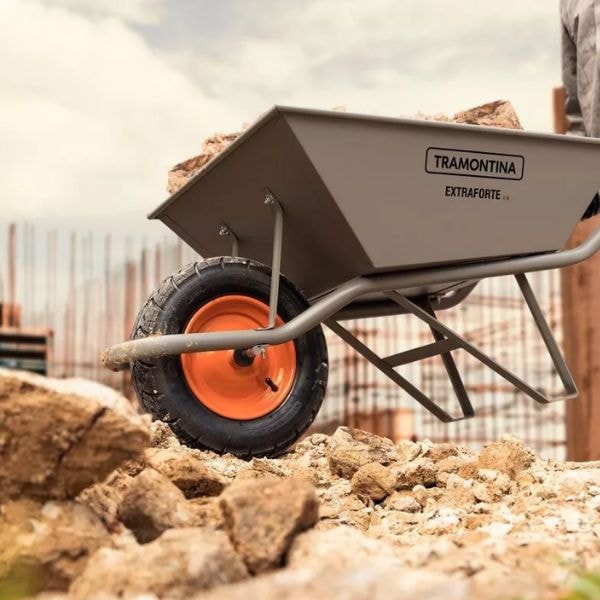 CARRINHO DE MÃO EXTRAFORTE TRAMONTINA 65L CHAPA 20, CAÇAMBA METÁLICA REFORÇADA 77714/435-2b40ae92-c6cc-4b5f-8e51-878a4b48ed5a