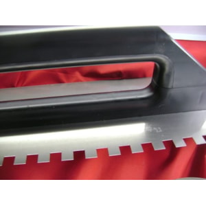DESEMPENADEIRA DE AÇO 48CM CORTAG DENTE 10X10MM CABO PLÁSTICO 12X48CM